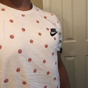 Nike smile check athletic/ casual white T-Shirt